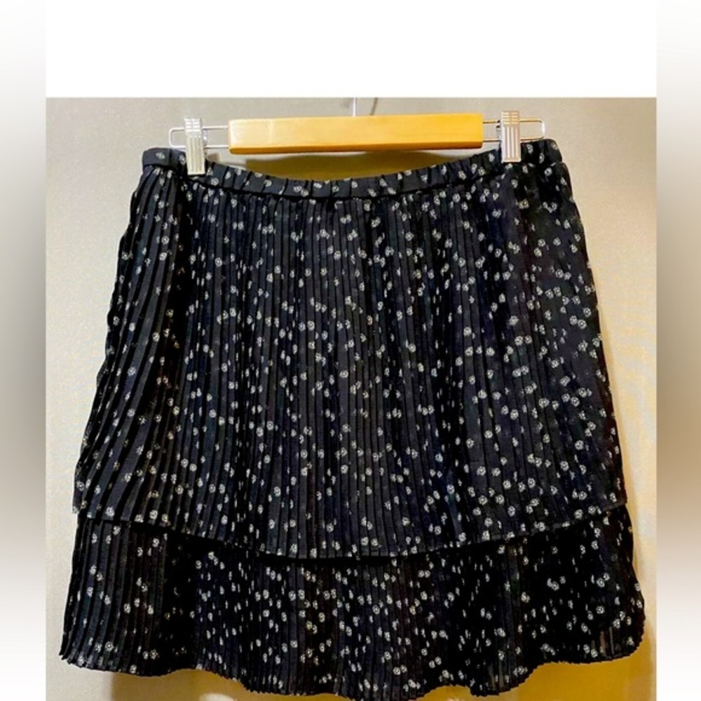 NWT Banana Republic Chiffon Tiered Black Skirt Size Small. Elastic Waste